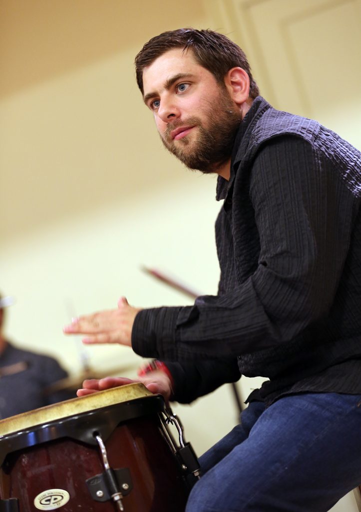 Jonathan Schemyte aux percussions