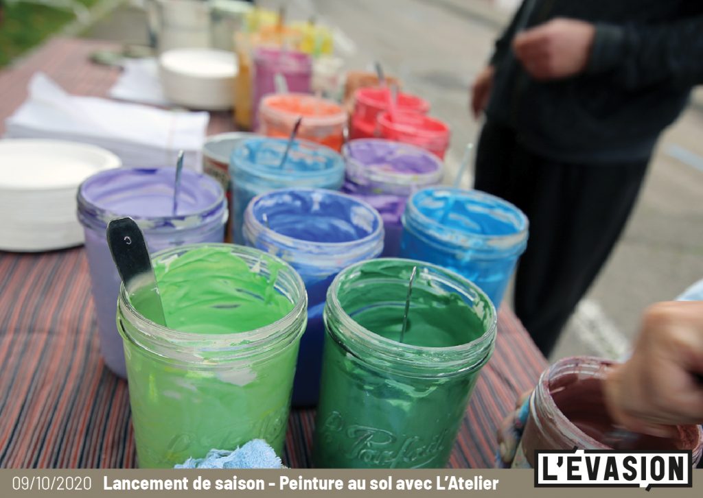 09.10.2020 / Lancement de saison de L'Évasion / Déambulation des ĀÃÅ / Peinture au sol avec les plasticiens de L'Évasion