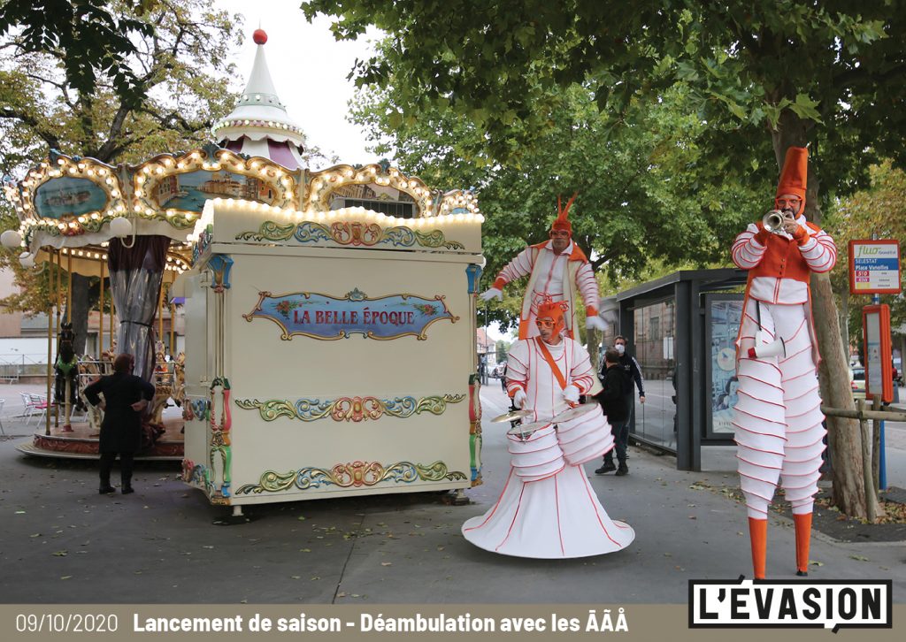 09.10.2020 / Lancement de saison de L'Évasion / Déambulation des ĀÃÅ / Peinture au sol avec les plasticiens de L'Évasion