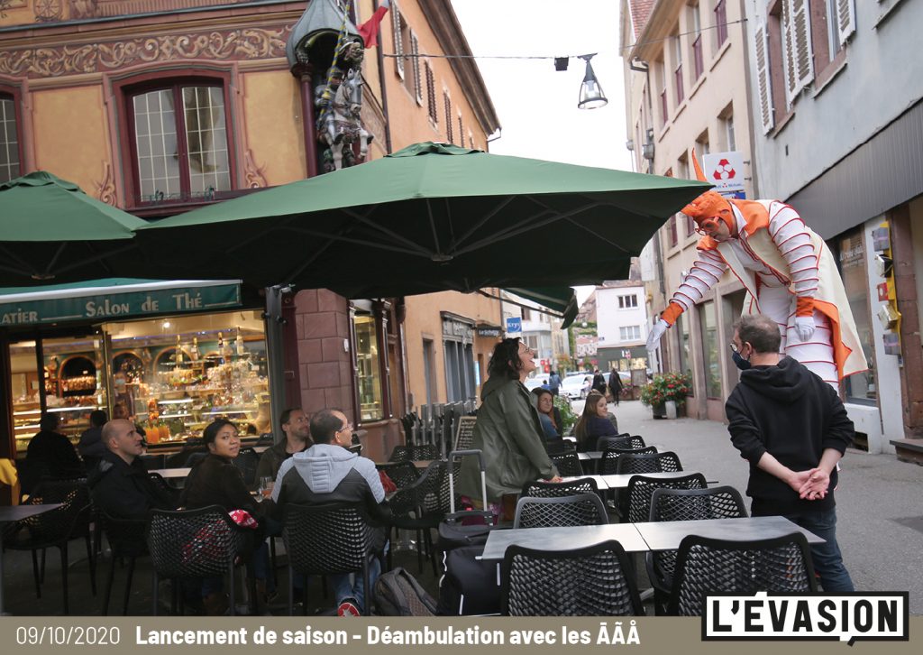 09.10.2020 / Lancement de saison de L'Évasion / Déambulation des ĀÃÅ / Peinture au sol avec les plasticiens de L'Évasion