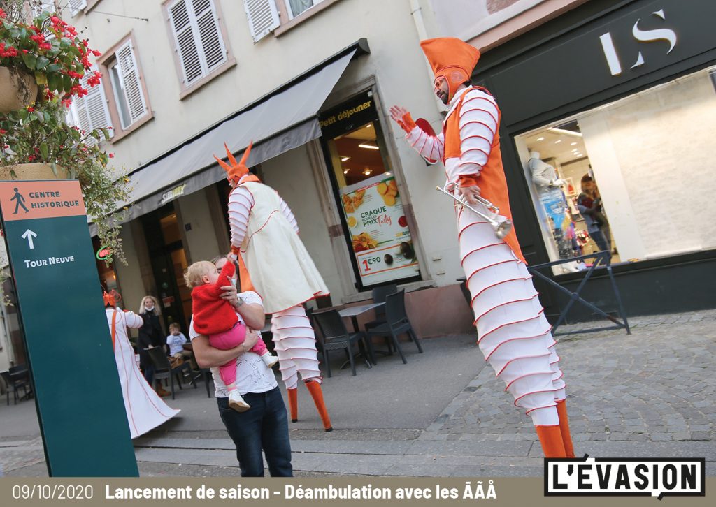 09.10.2020 / Lancement de saison de L'Évasion / Déambulation des ĀÃÅ / Peinture au sol avec les plasticiens de L'Évasion